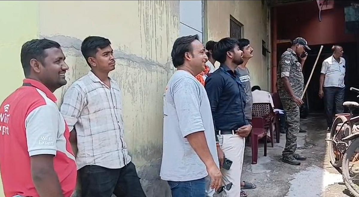 धनबाद कुंदन प्रसाद रवानी हत्याकांड: कोर्ट के आदेश पर फरार आरोपियों की संपत्ति की कुर्की-जब्ती