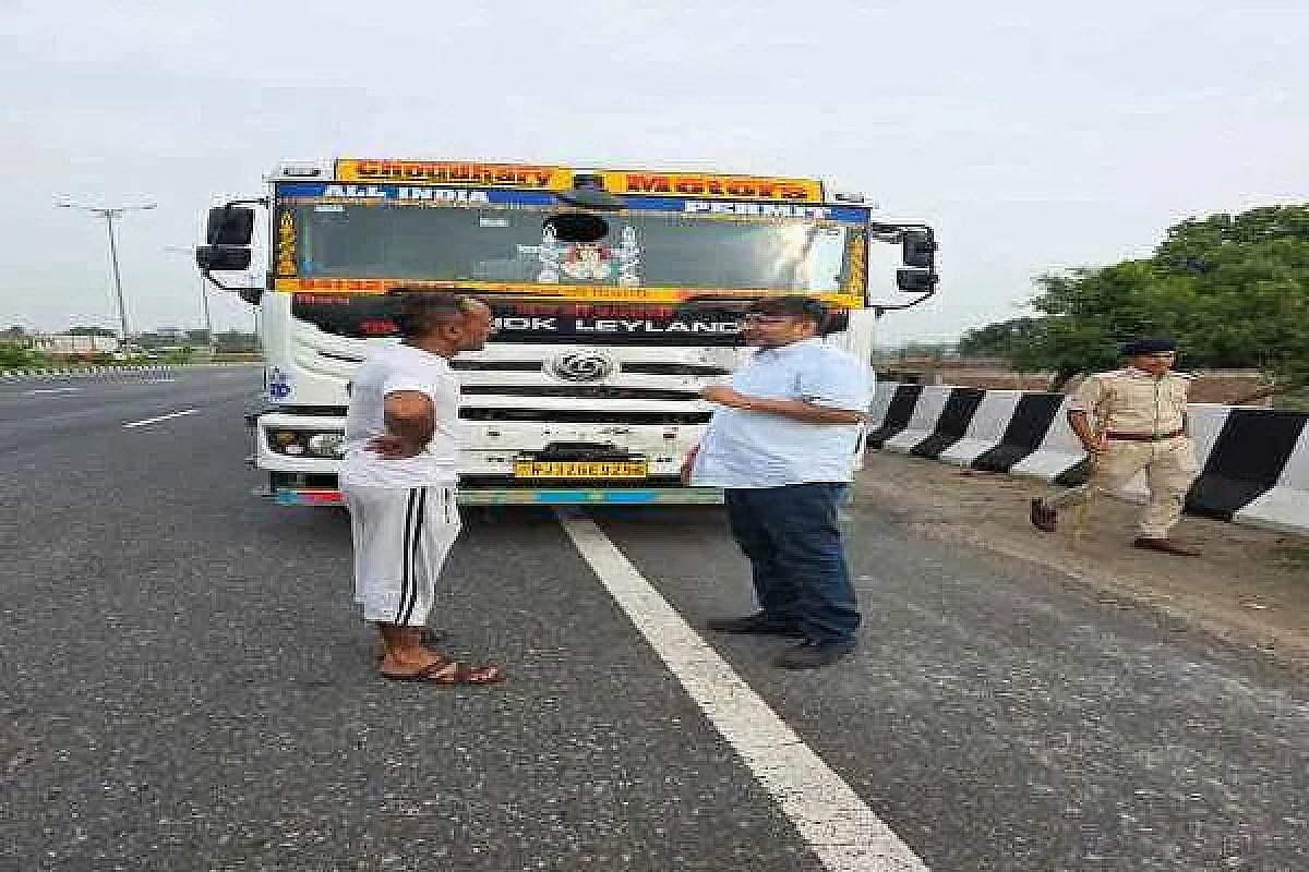 गिरिडीह: जीटी रोड पर परिवहन विभाग की बड़ी कार्रवाई, 12 ओवरलोड वाहन जब्त