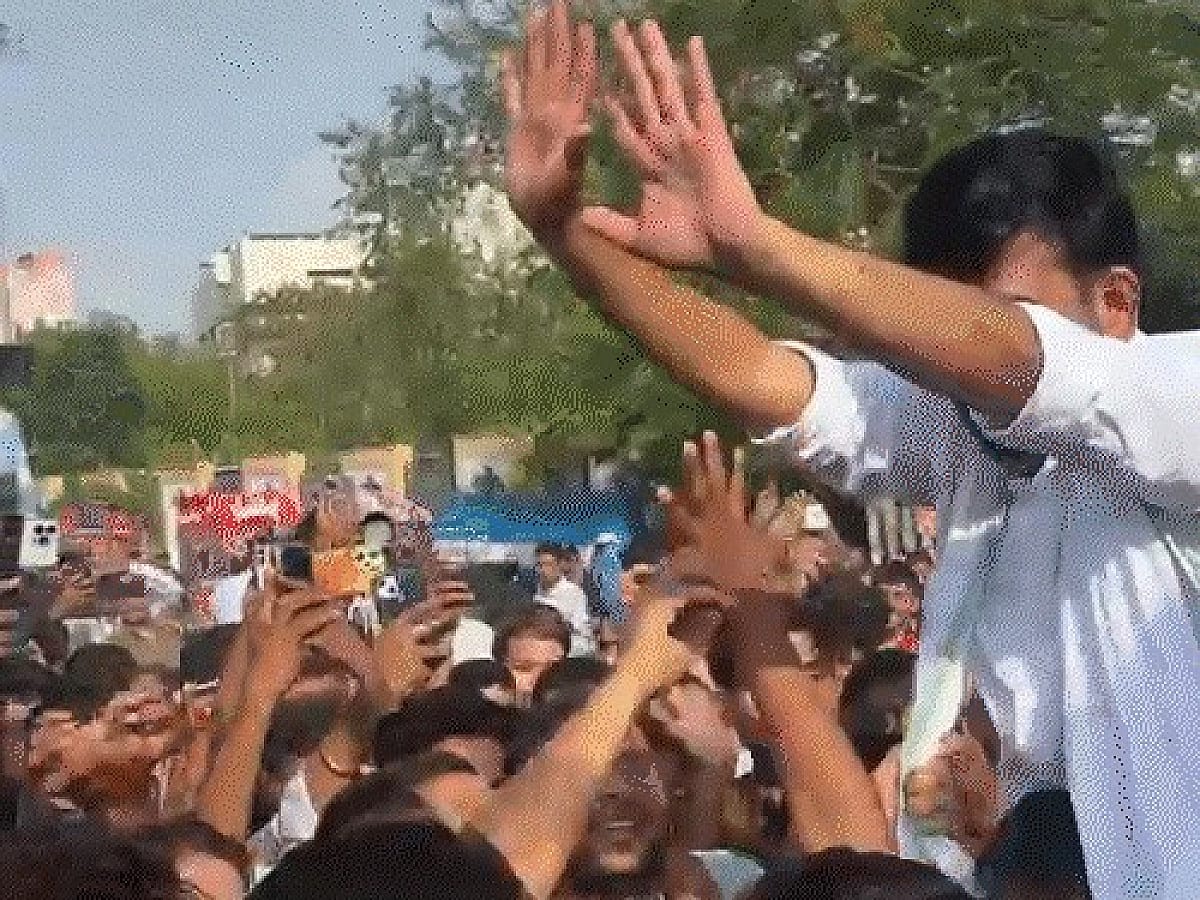 CJP BREAKING: जयपुर में प्रदर्शन के दौरान 'कॉकरोच जनता पार्टी' के फाउंडर अभिजीत दीपके को पड़े थप्पड़