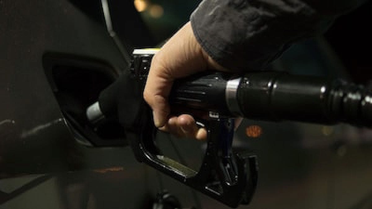 Petrol-Diesel Price Today: लगातार स्थिर हैं ईंधन के दाम, जानें आपके शहर का रेट