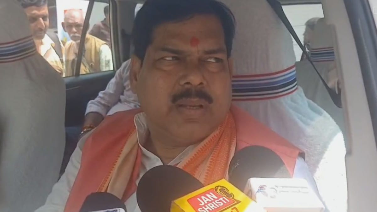 छात्रों के भविष्य से खिलवाड़ बर्दाश्त नहीं, शिक्षा मंत्री मिथिलेश तिवारी का सख्त निर्देश, होगी बड़ी कार्रवाई