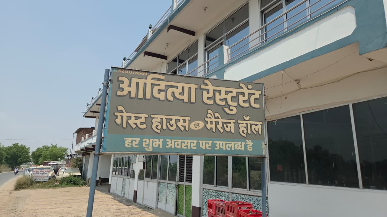 पलामू रेस्टोरेंट में अचानक एसडीएम की रेड से मचा हड़कंप, दो जोड़े हिरासत में
