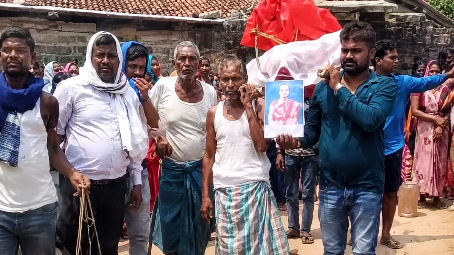 सिंदूरदान के समय बेटी ने शादी से किया इनकार, तो पिता ने जीते जी निकाल दी बेटी की अर्थी, जानिए गढ़वा का खौफनाक मामला