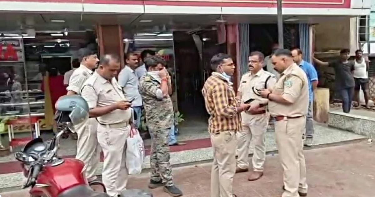 बोकारो के लॉज में धनबाद के कारोबारी की लाश मिलने से सनसनी,हत्या या आत्महत्या की जांच में जुटी पुलिस