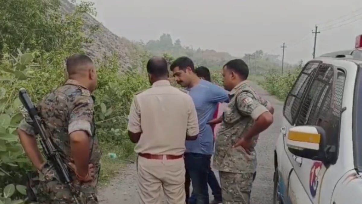 धनबाद: बरोरा के जंगल में मिला अज्ञात व्यक्ति का शव, पत्थर से कूचकर हत्या की आशंका