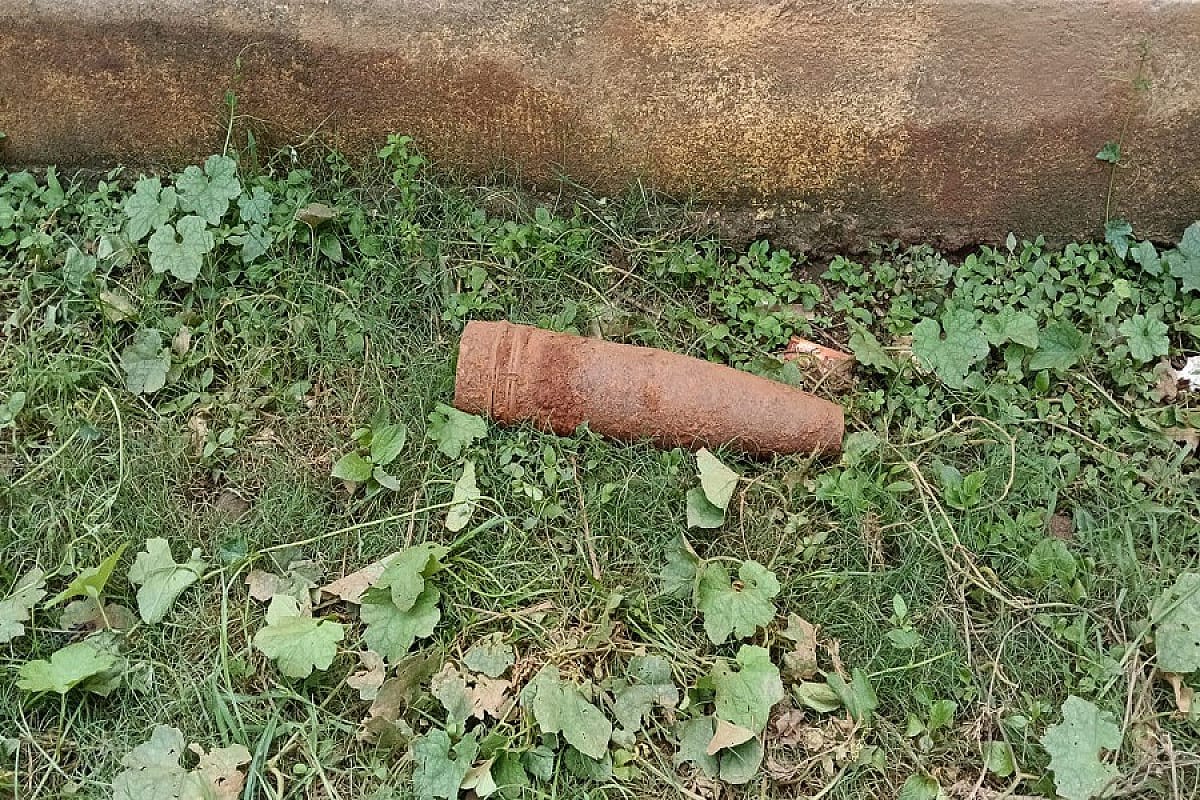 खेत की जुताई के दौरान निकली बमनुमा वस्तु, पश्चिमी सिंहभूम के सोनपोखरी में मचा हड़कंप