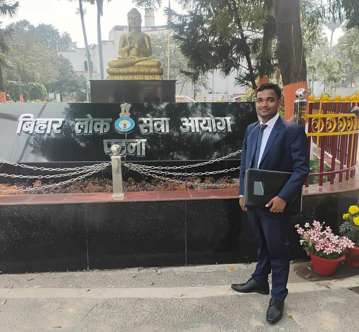 चाय बेचने वाले पिता का बेटा बना BDO, संघर्ष और मेहनत की कहानी बनी मिसाल