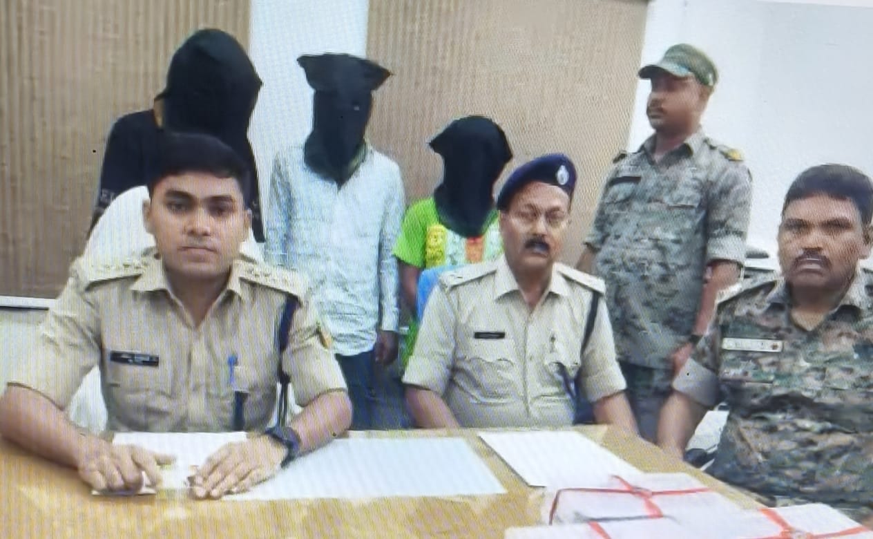 पुलिस को मिली बड़ी कामयाबी, '1999 रुपये कैशबैक' के नाम पर ठगी करने वाले जामताड़ा से दबोचे गए