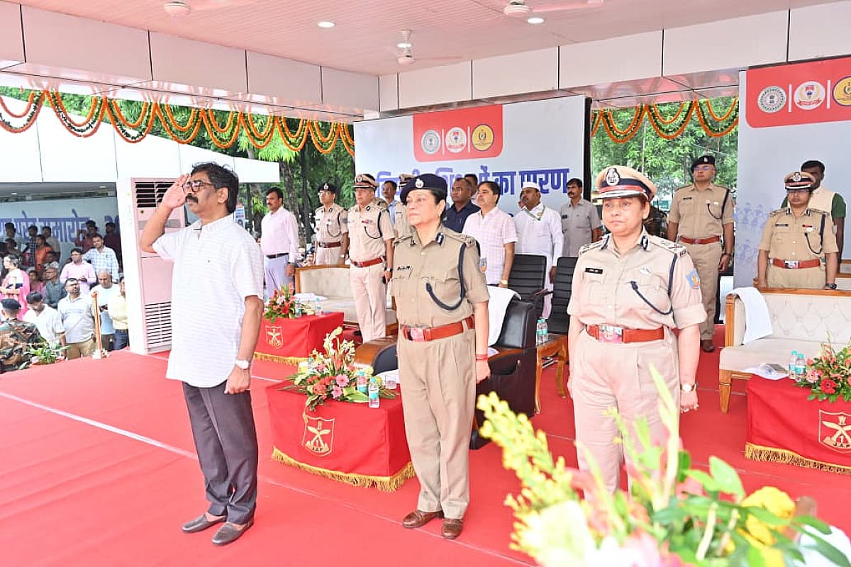 Parade 2026: झारखंड पुलिस को मिले 340 नए प्रहरी, CM हेमंत ने कहा- अब जनता की सुरक्षा आपकी जिम्मेदारी