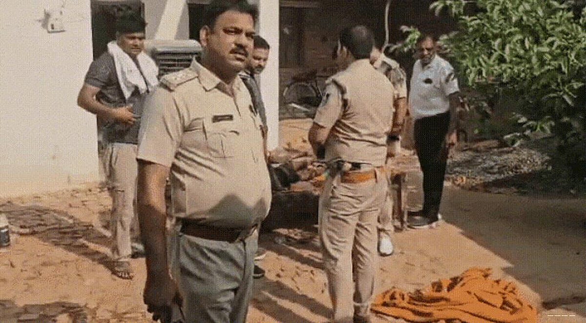 पत्नी और दो बच्चों की हत्या कर पिता ने दी जान, एक साथ 4 मौतों से हड़कंप, पढ़िये कहां का है मामला