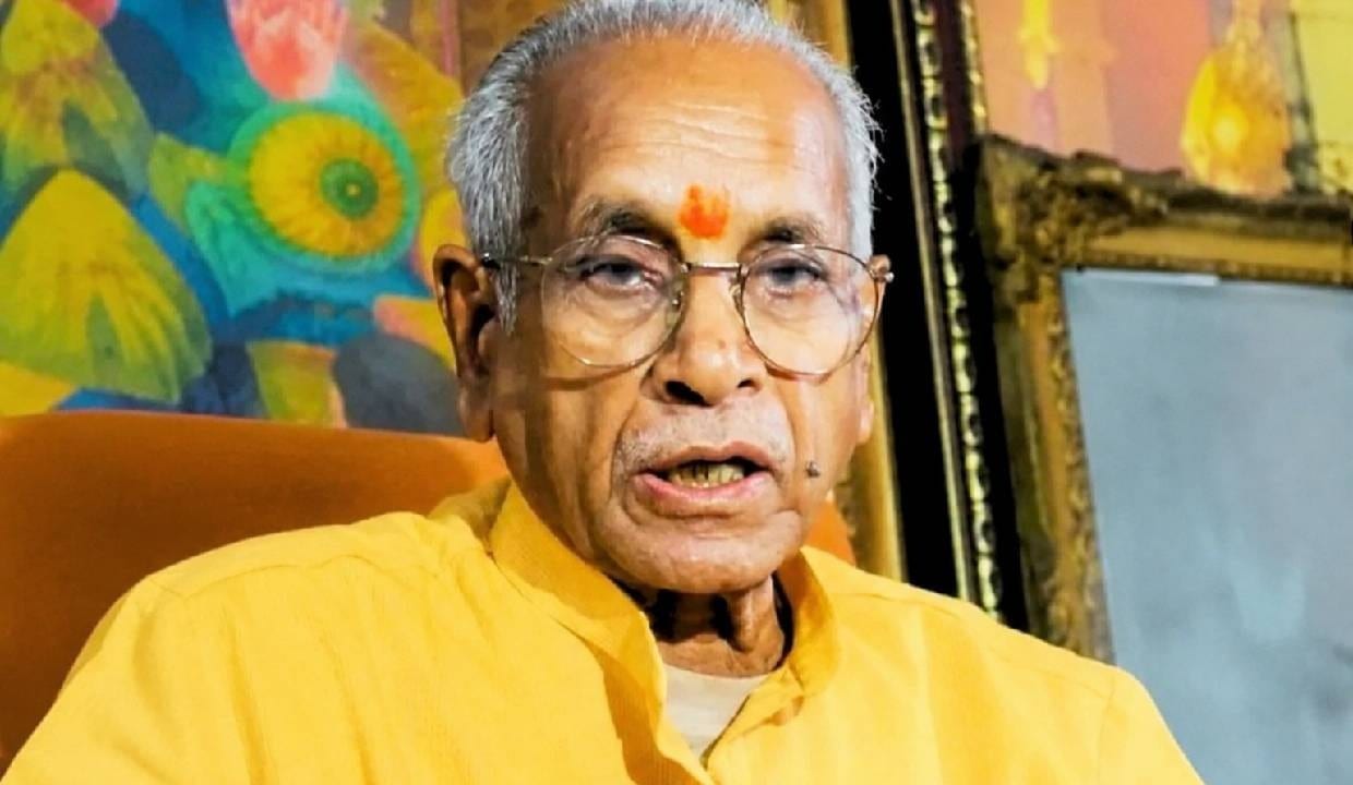 श्री राम जन्मभूमि मंदिर चंदा चोरी विवाद  : कौन हैं चंपत राय, क्यों इस्तीफे के बाद भी घिरे हैं आरोपों से