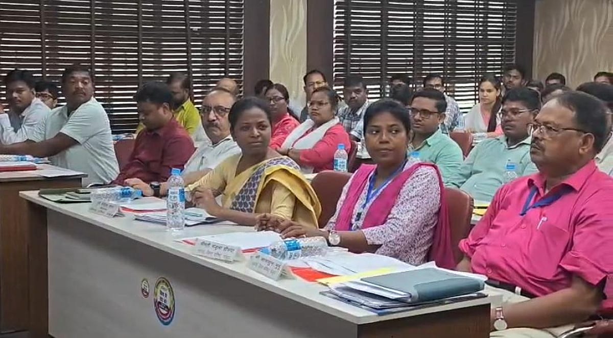 पाकुड़ में जिला परिषद की अहम बैठक, अधूरी योजनाओं और जनसमस्याओं पर हुई चर्चा