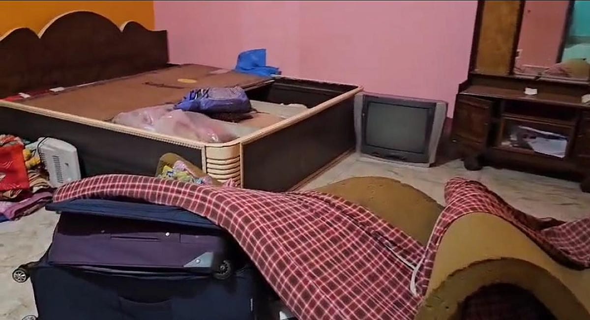 पाकुड़ में चोरों का आतंक! एक ही रात में दो घरों के टूटे ताले, लाखों के जेवर और नकदी साफ़