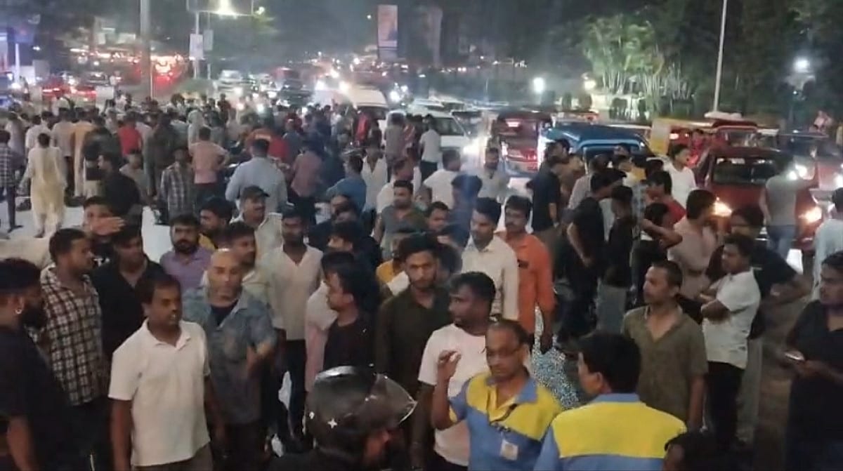डबल डाउन बार कांड: जमशेदपुर में पुलिस के खिलाफ सड़क पर उतरे लोग, रीगल गोलचक्कर किया जाम