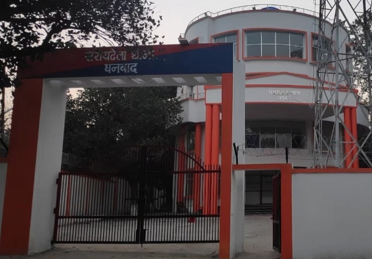 प्रिंस खान गैंग को हथियार देने पहुंचा बिहार का सप्लायर धनबाद में गिरफ्तार,यूएसए मेड पिस्टल बरामद