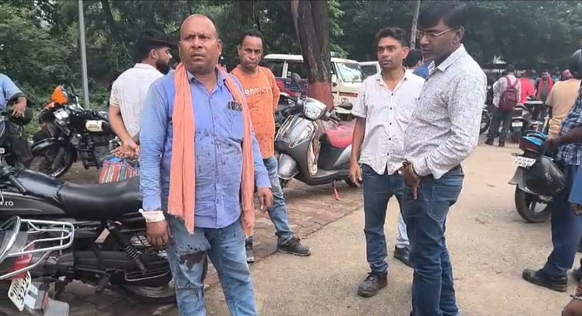 जमशेदपुर में देर रात अपराधियों का तांडव, 2 चालकों पर चापड़ से हमला