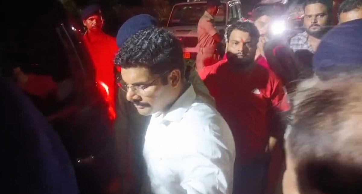 हिमांशु हत्याकांड:  एसएसपी देर रात मृतक के घर पहुंचे, परिजन एनकाउंटर पर अड़े, पोस्टमार्टम से इनकार
