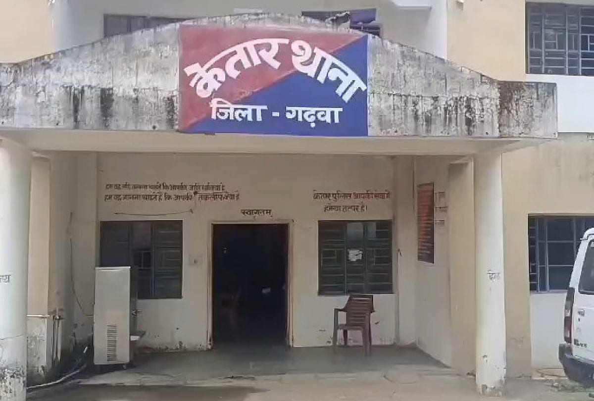 गढ़वा के स्कूल में गुरुजी की शर्मनाक करतूत, छात्रा को ब्लैकमेल करने वाला हेडमास्टर गिरफ्तार