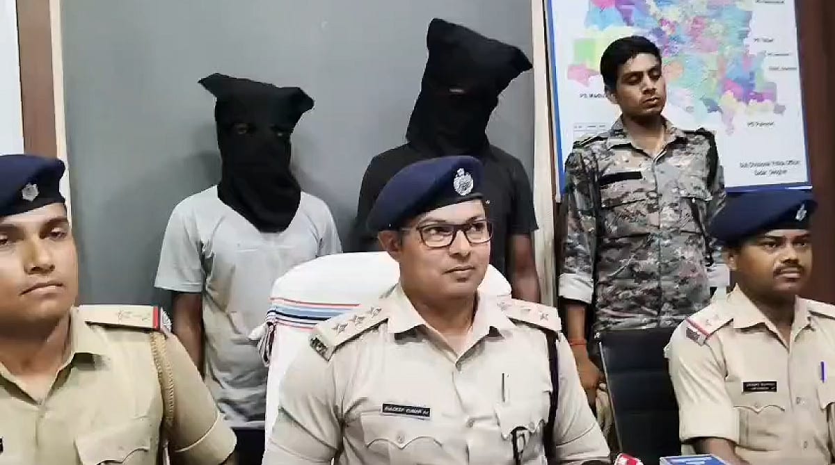 देवघर पुलिस ने डकैती की साजिश नाकाम की, दो बदमाश गिरफ्तार, हथियार और बाइक बरामद
