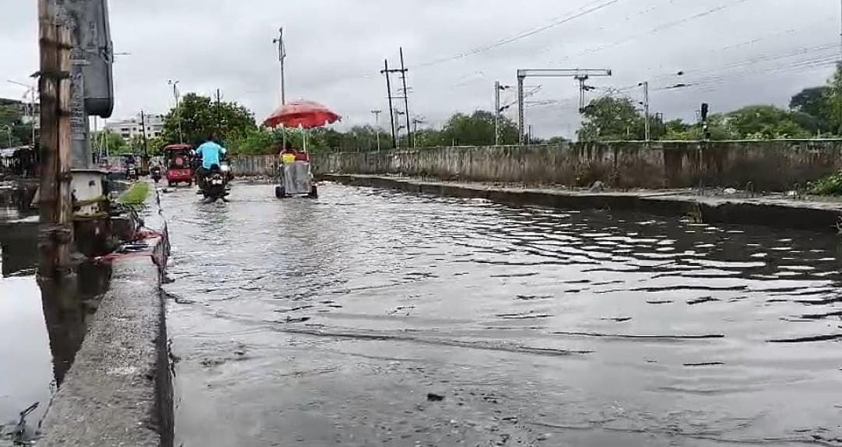 मानसून की पहली बारिश में डूबा धनबाद, कई इलाकों में जलजमाव से जनजीवन प्रभावित
