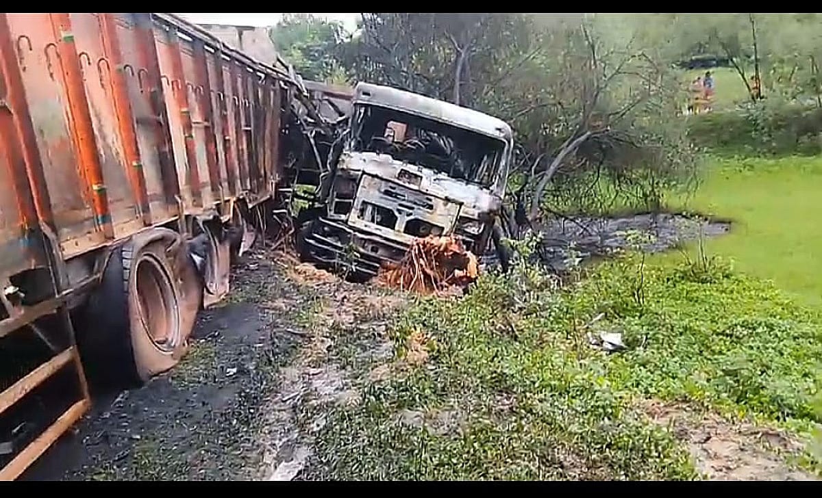 BREAKING:सरायकेला में भीषण सड़क हादसा, ट्रक और ट्रेलर की टक्कर में दो चालकों की मौके पर मौत
