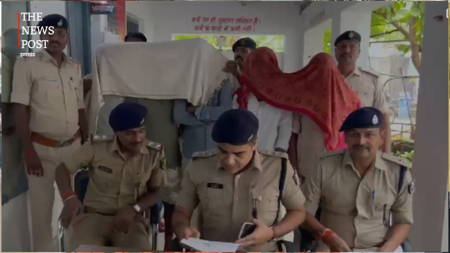 गांजा तस्करों पर पुलिस का शिकंजा : 100 किलो गांजा के साथ 5 तस्कर गिरफ्तार, 3 लग्जरी गाड़ियां जब्त