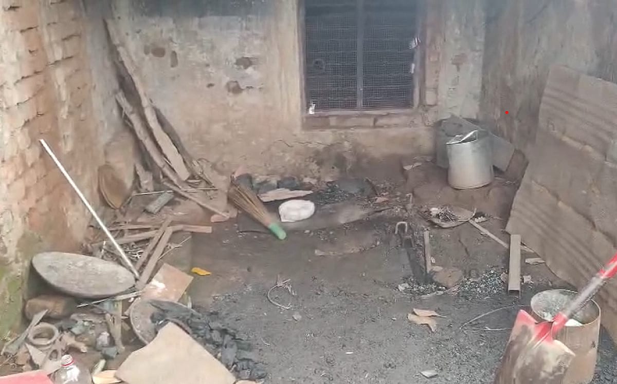 रामगढ़ में अवैध हथियार बनाने की फैक्ट्री का भंडाफोड़, दंपती समेत तीन गिरफ्तार