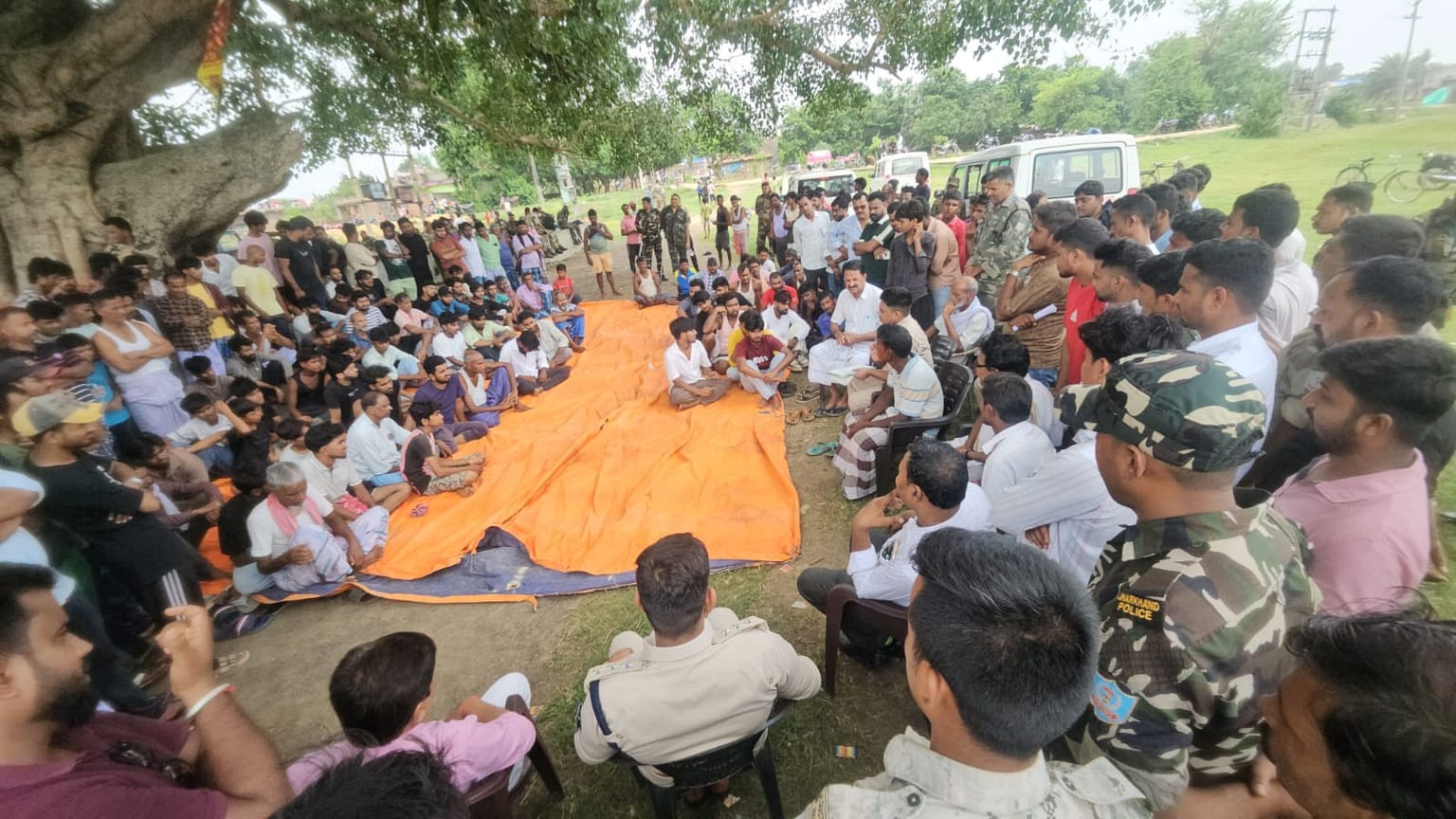 छेड़छाड़ के आरोप के बाद पाकुड़ में दो समुदाय में तनाव,गांव में रातों-रात लगा पुलिस कैंप