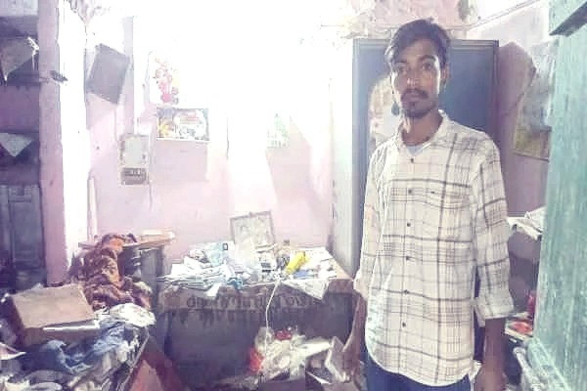 लोहरदगा: सूने मकान से चोरों ने की लाखों की चोरी, 2.75 लाख नकद और 10 लाख के जेवरात लेकर फरार