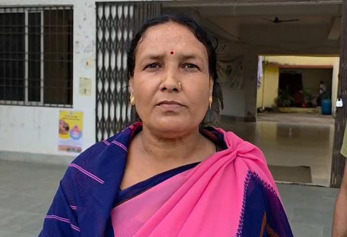 गढ़वा की महिला BLO को SIR फॉर्म के नाम पर 'खर्चा-पानी' मांगना पड़ा भारी ! कारण बताओ नोटिस जारी