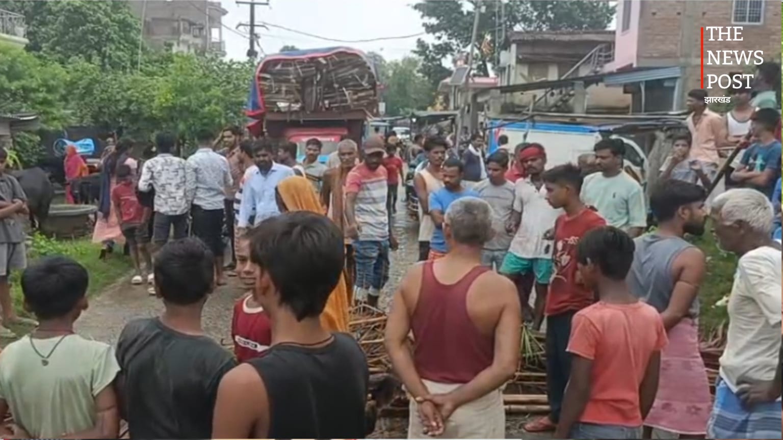 बिहार के बेगूसराय में जलजमाव से परेशान सास-बहू ने किया सड़क जाम, प्रशासन के खिलाफ फूटा गुस्सा