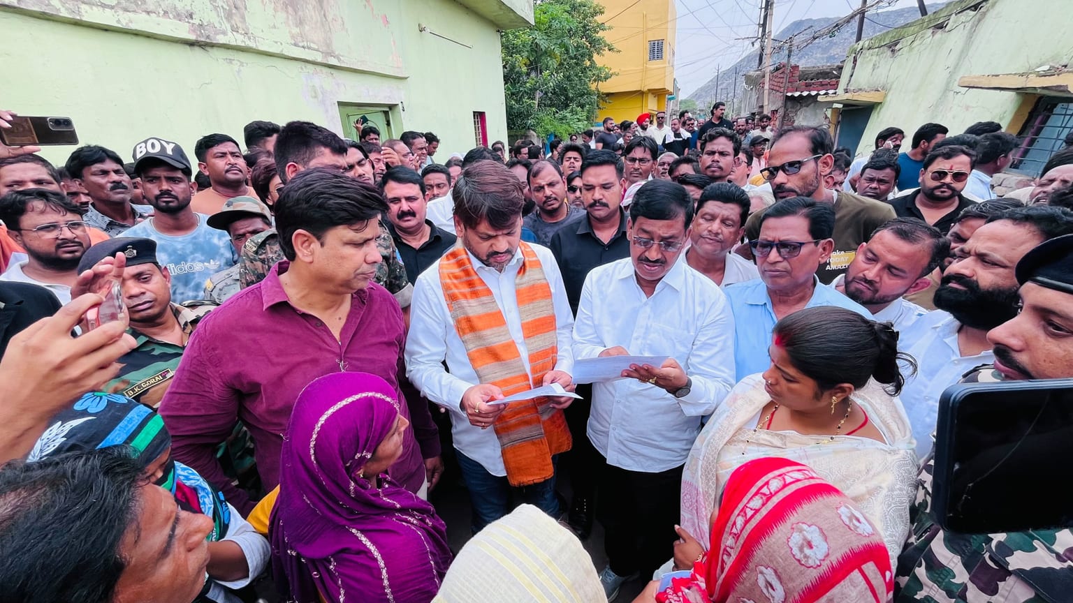 धनबाद: छाताबाद में भू-धंसान पर मेयर संजीव सिंह का अलर्ट, बोले- अवैध खनन नहीं रुका तो होंगे बड़े हादसे