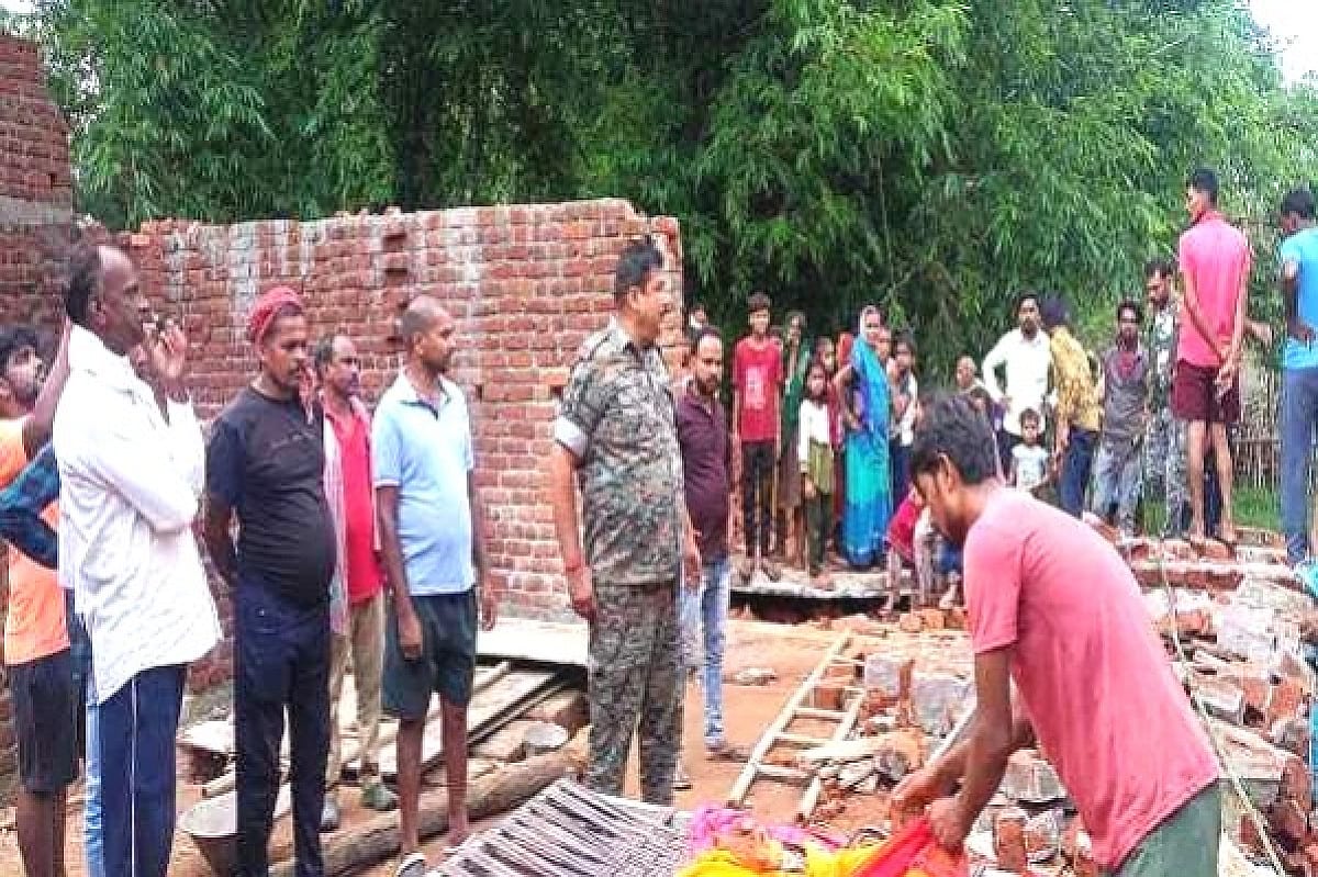 गिरिडीह में बड़ा हादसा: निर्माणाधीन मकान का छज्जा गिरा, मलबे में दबकर मां-बेटे की मौत