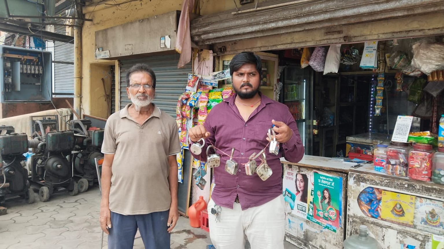 जमशेदपुर में चोरों का तांडव! मानगो-डिमना रोड बाजार की 12 दुकानों के ताले तोड़ हुई लाखों की चोरी
