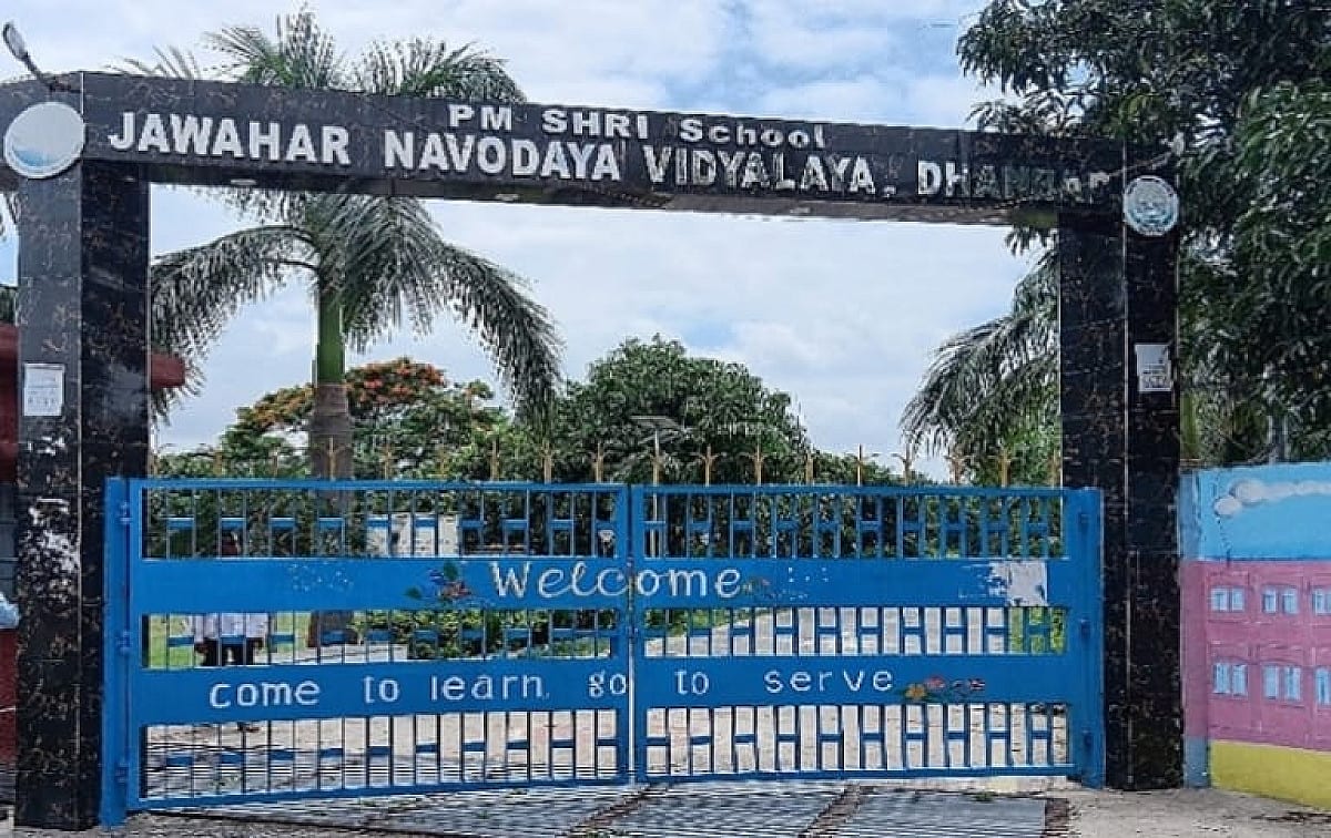 धनबाद के नवोदय विद्यालय में दोहरा बवाल, पहले TC विवाद अब छात्र की बेरहमी से पिटाई