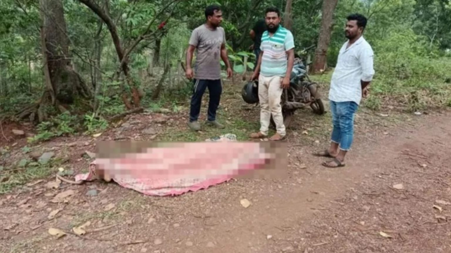 कबाड़ी व्यवसायी के साथ खौफनाक वारदात! पत्थर से बांधकर कारो नदी में फेंका शव, जांच में जुटी पुलिस