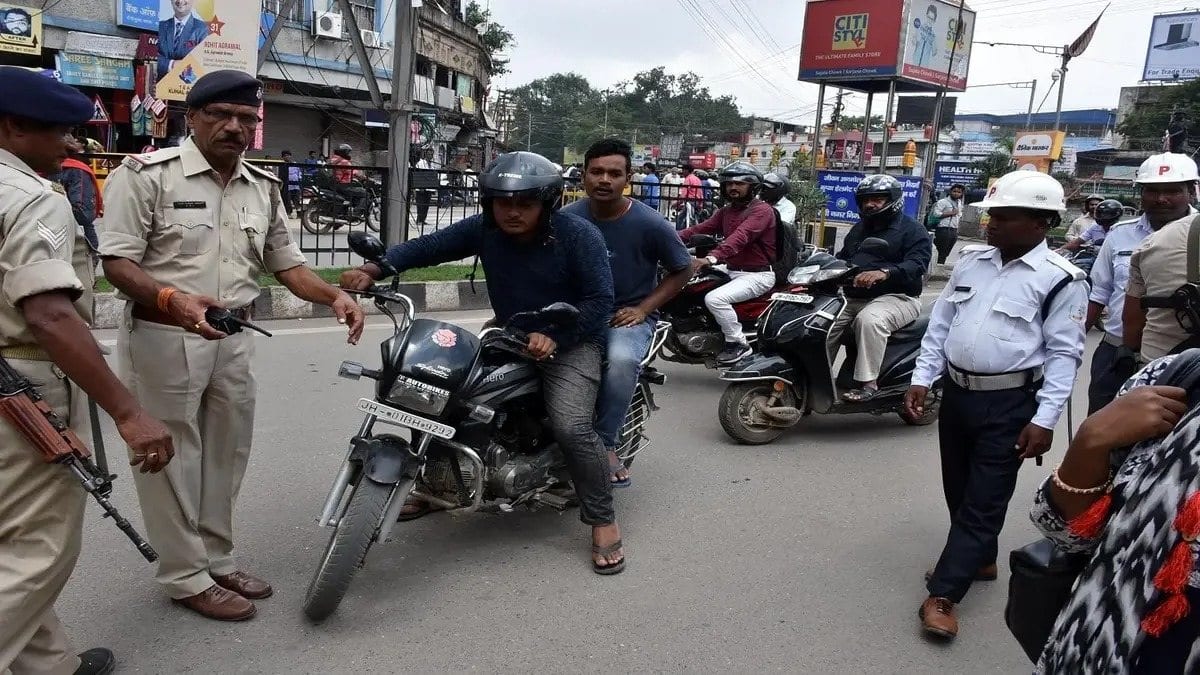 रांची में ट्रैफिक नियम तोड़ना पड़ा महंगा, एक महीने में कटे 1.20 लाख से ज्यादा  के चालान