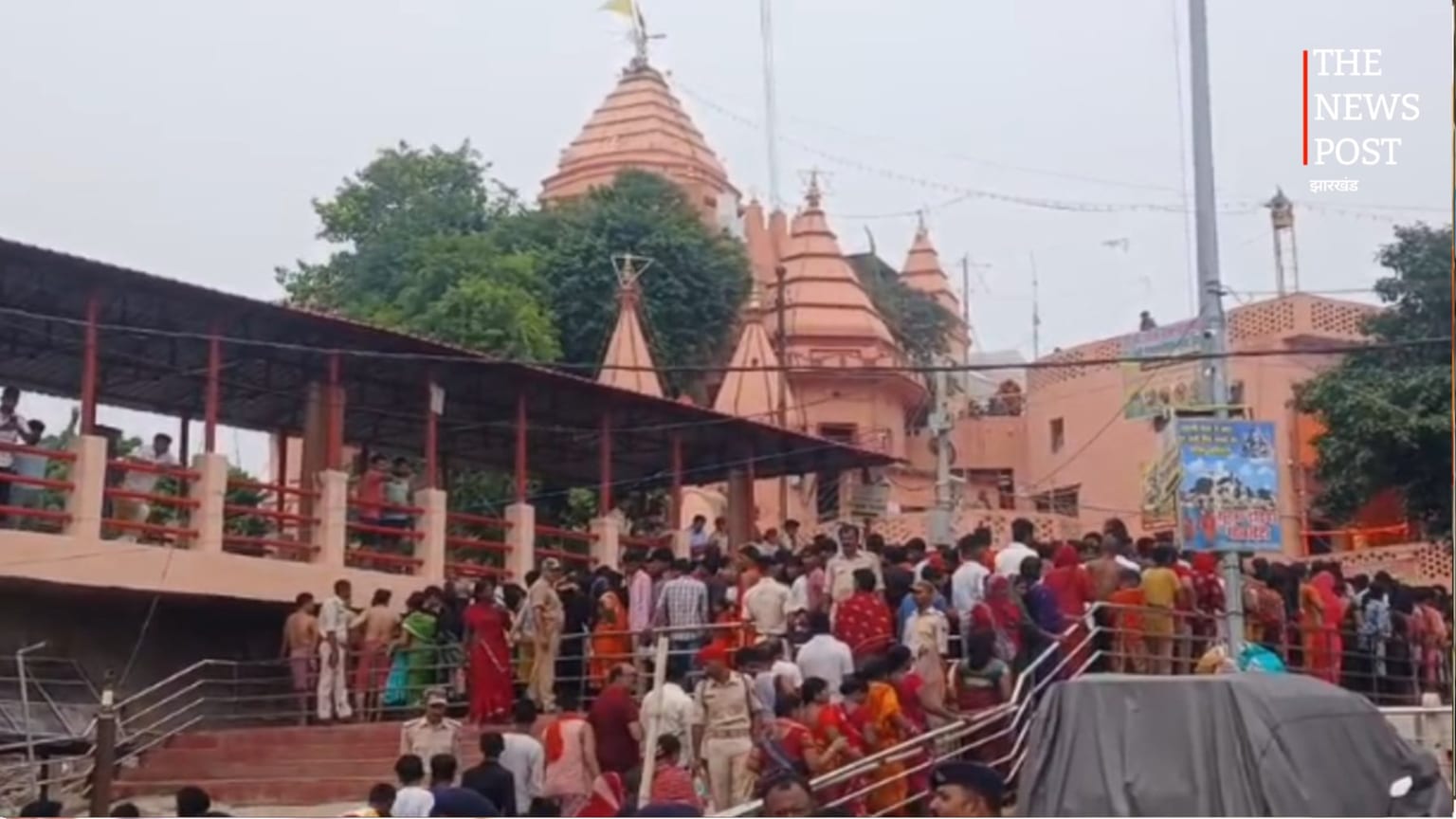 सावन की पहली सोमवारी पर अजगैबीनाथ धाम में उमड़ा आस्था का सैलाब, लाखों श्रद्धालुओं ने किया जलार्पण