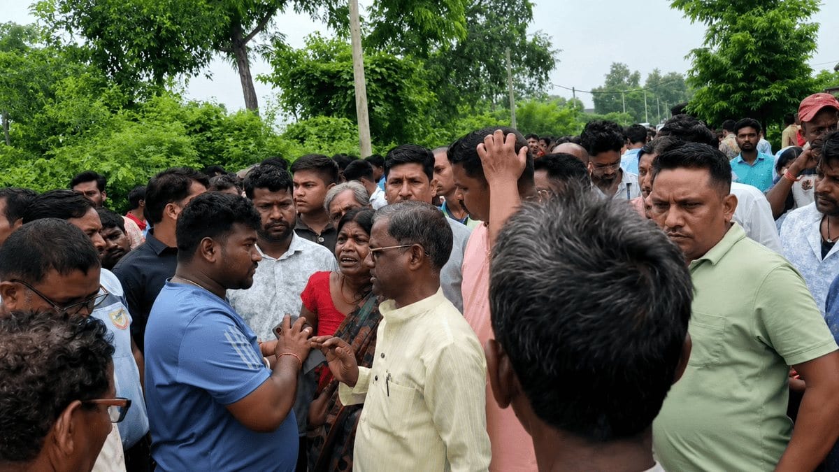 बोकारो: युवक ने कुल्हाड़ी से एक ही परिवार के तीन लोगों को बनाया निशाना, हमले में बुजुर्ग दंपती की मौत