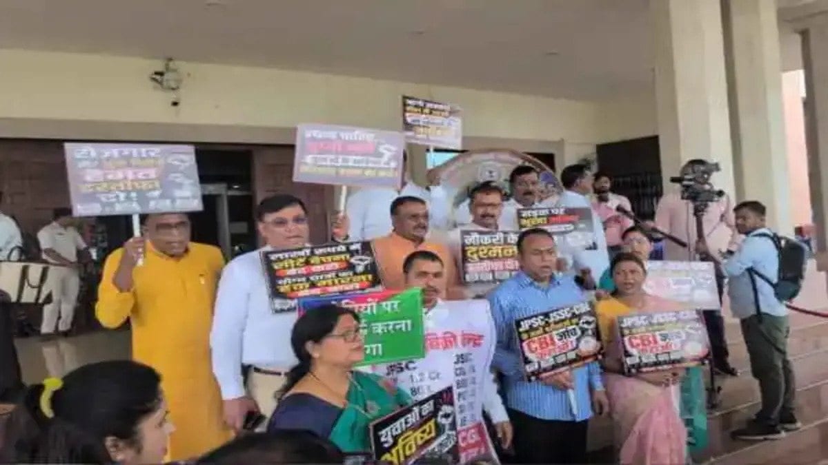 भर्ती परीक्षा विवाद से गरमाया झारखंड, विधानसभा सत्र से पहले विपक्ष का बड़ा प्रदर्शन