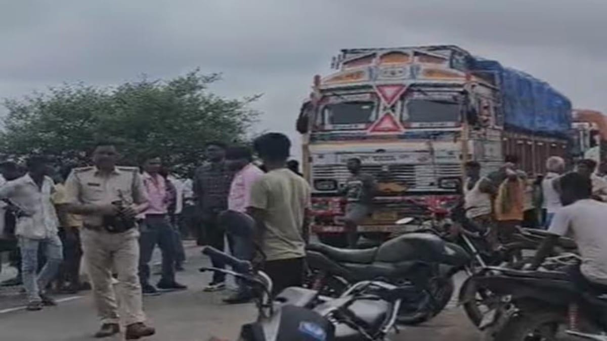पटना में भीषण सड़क हादसा, बेकाबू ट्रक और ऑटो की टक्कर में मां-बेटी की मौके पर मौत, 3 घायल