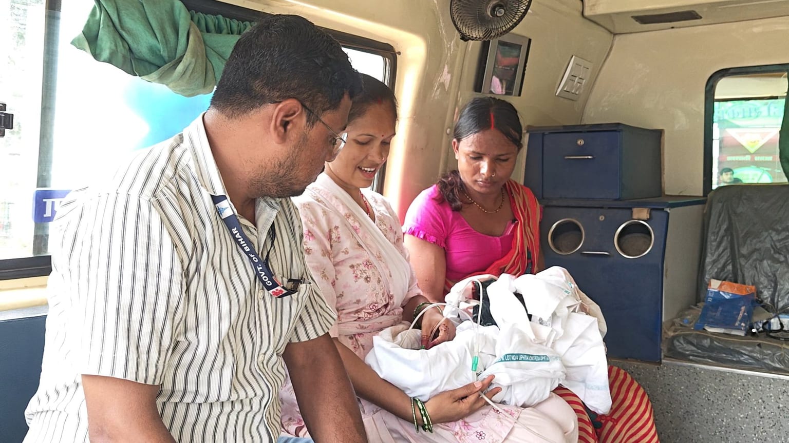 राजगीर-नई दिल्ली श्रमजीवी एक्सप्रेस में गूंजी किलकारी, महिला ने जुड़वा बच्चों को दिया जन्म