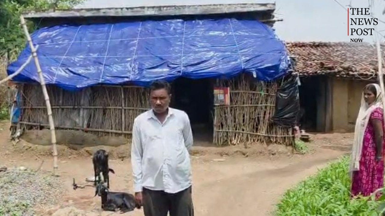 गढ़वा में एक ही घर में रहते हैं 447 लोग! SIR के दौरान जांच हुई तो अधिकारियों के उड़ गए होश, सामने आया पूरा सच