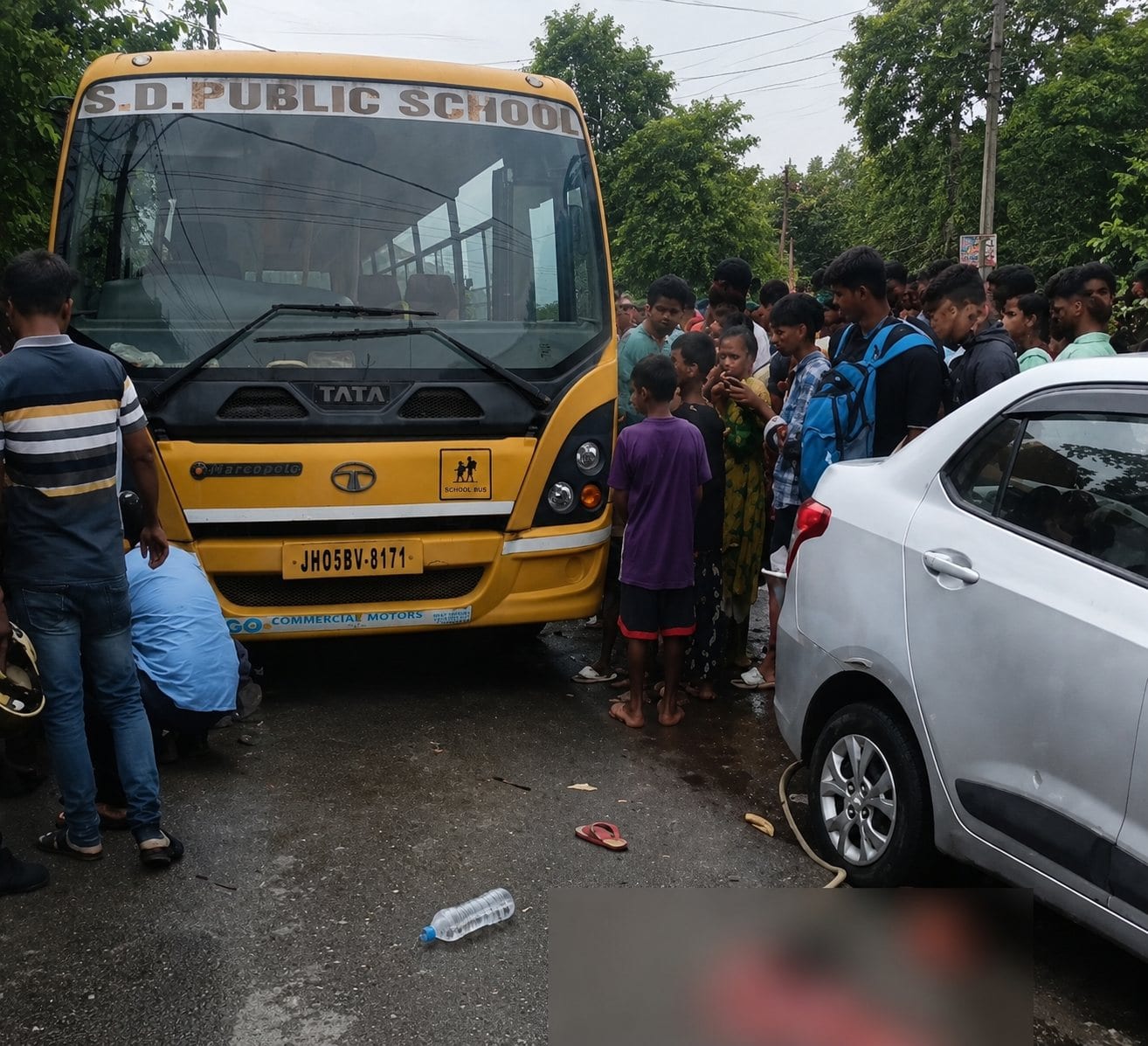 जमशेदपुर: गोविंदपुर में स्कूल बस की चपेट में आकर बच्ची की मौत, 2 घायल