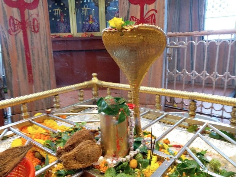 सावन के दूसरे सोमवार पर पहाड़ी मंदिर में उमड़ा आस्था का सैलाब, सुबह 4 बजे से लगी भक्तों की कतार