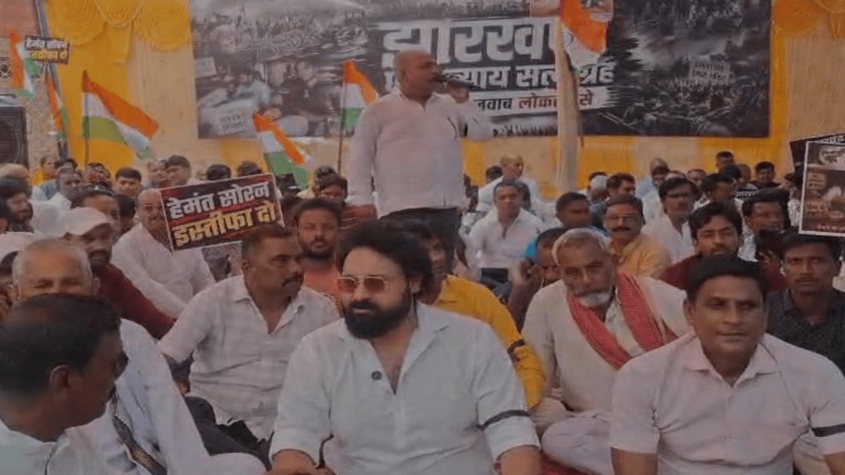 पलामू में छात्रों के हक की गूंज, सूर्या सोनल सिंह ने अनशन कर उठाई न्याय की आवाज