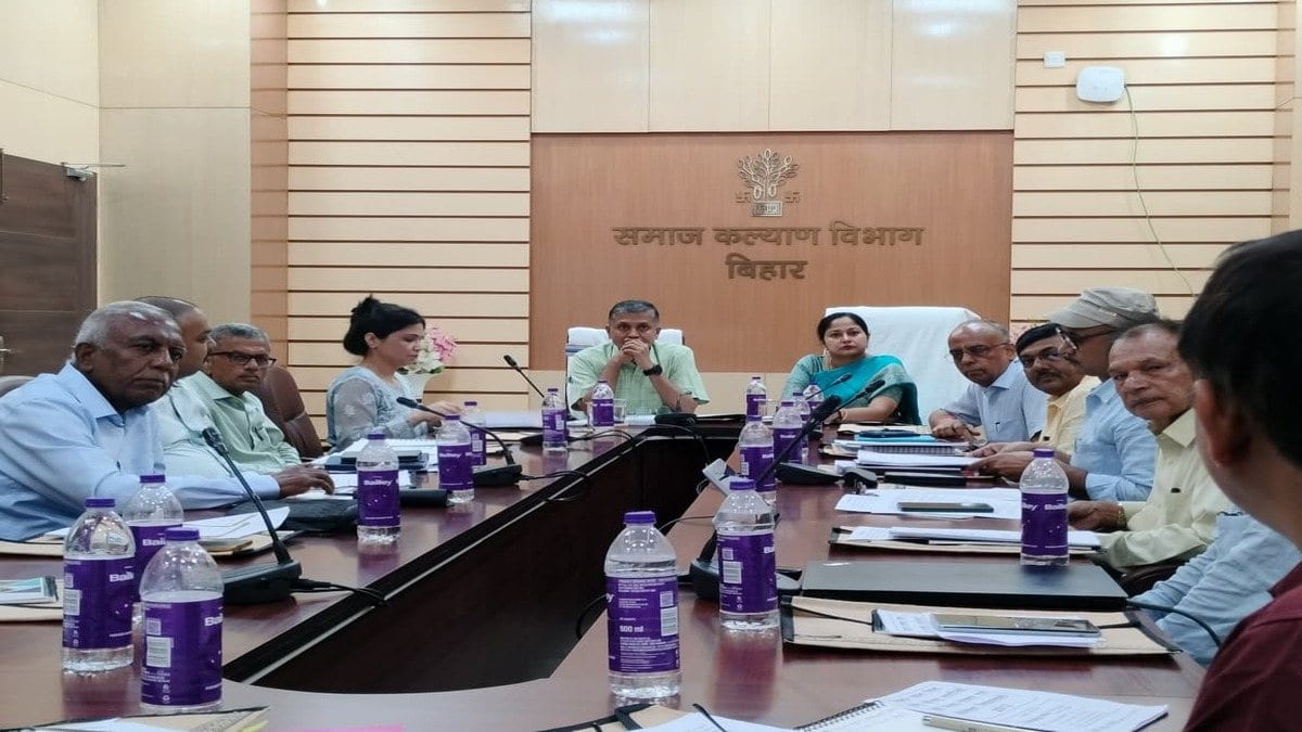 बिहार कैबिनेट का बड़ा फैसला! युवाओं को रोजगार, छात्रों को क्रेडिट कार्ड, बिजली उपभोक्ताओं को सब्सिडी