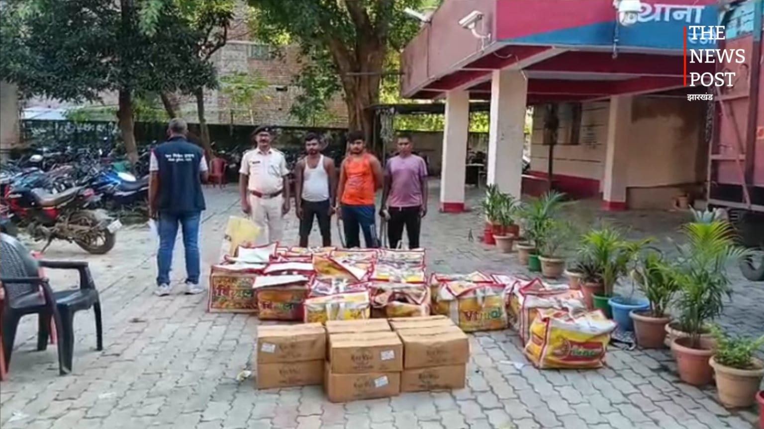 नवादा में  ट्रक से 10 लाख की शराब बरामद, कोयले के नीचे बना था तहखाना,पढ़ें पूरी खबर