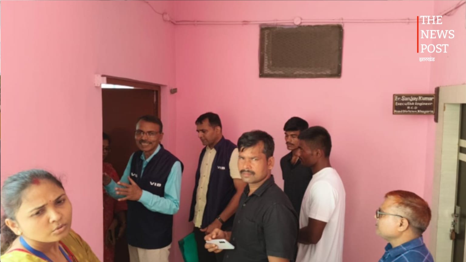 पथ निर्माण विभाग के कार्यपालक अभियंता के कार्यालय पर निगरानी का छापा, फाइलें खंगाल रही पांच सदस्यीय टीम