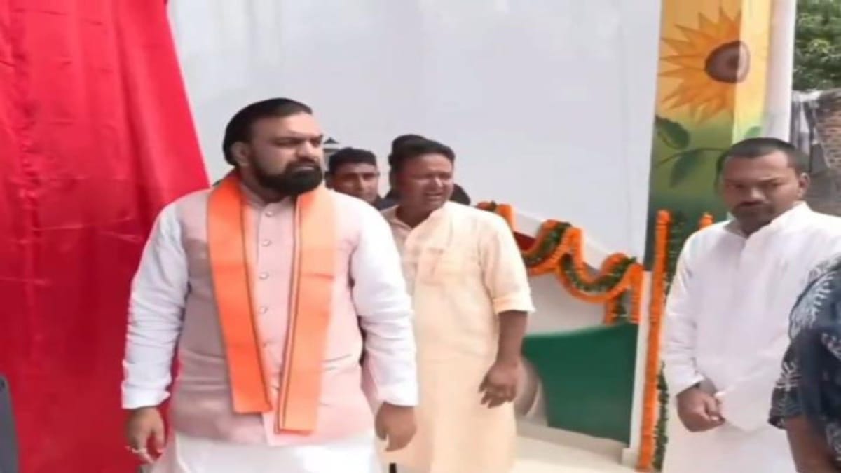 झाझा पहुंचे CM सम्राट चौधरी, अनुमंडल अस्पतालों में 36 तरह के ऑपरेशन की सुविधा का किया बड़ा ऐलान